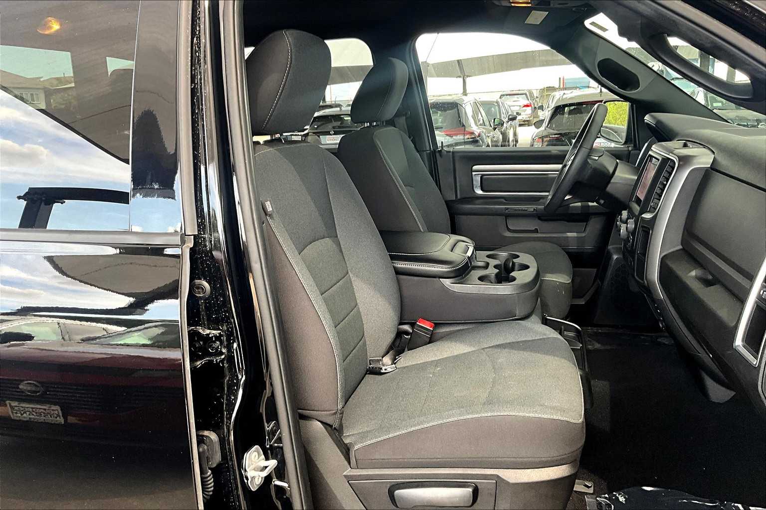 2022 Ram 1500 Classic Warlock photo 7