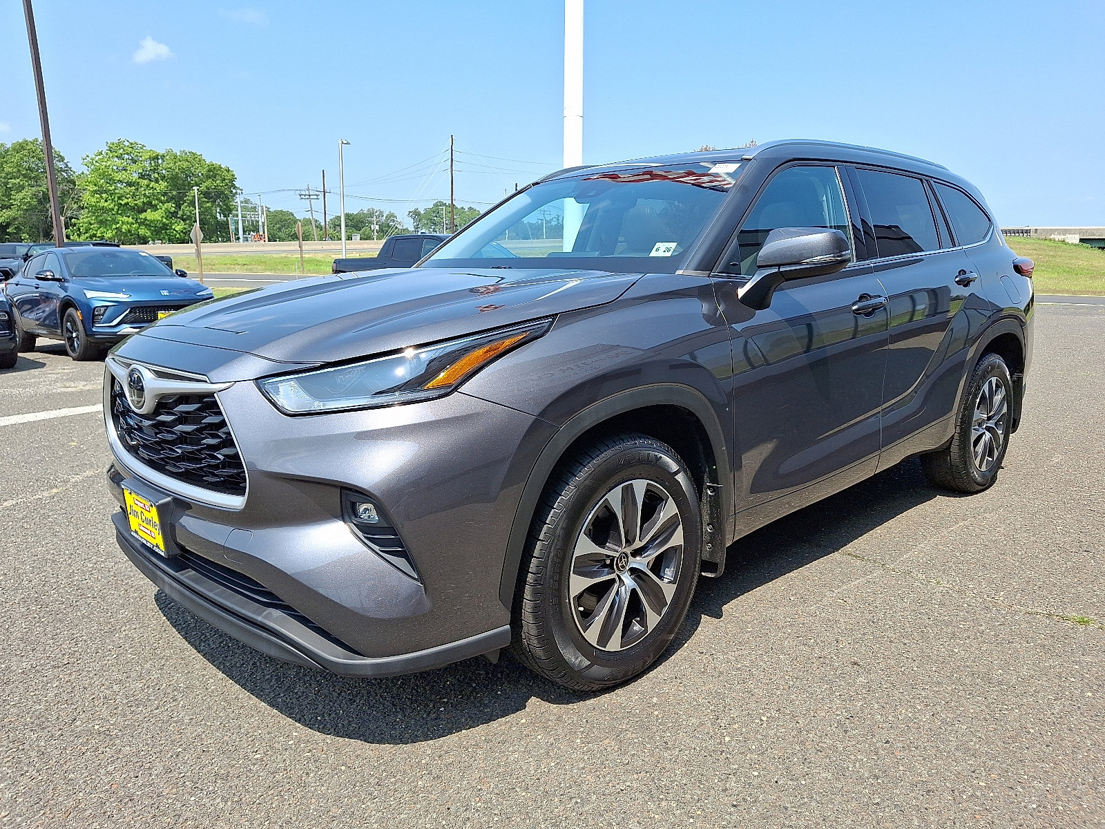 2021 Toyota Highlander XLE photo 3