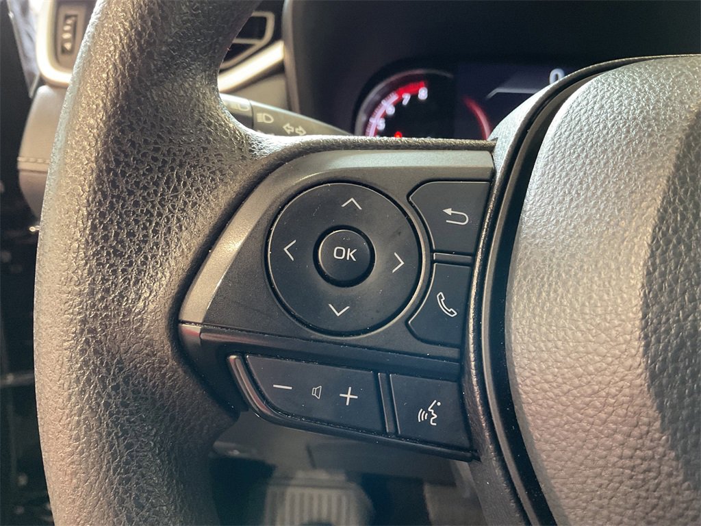 2023 Toyota RAV4 XLE photo 24