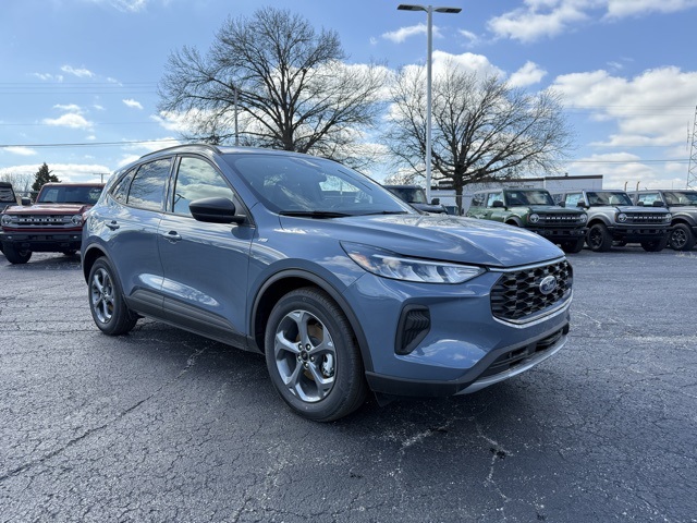 2025 Ford Escape ST-Line photo 2