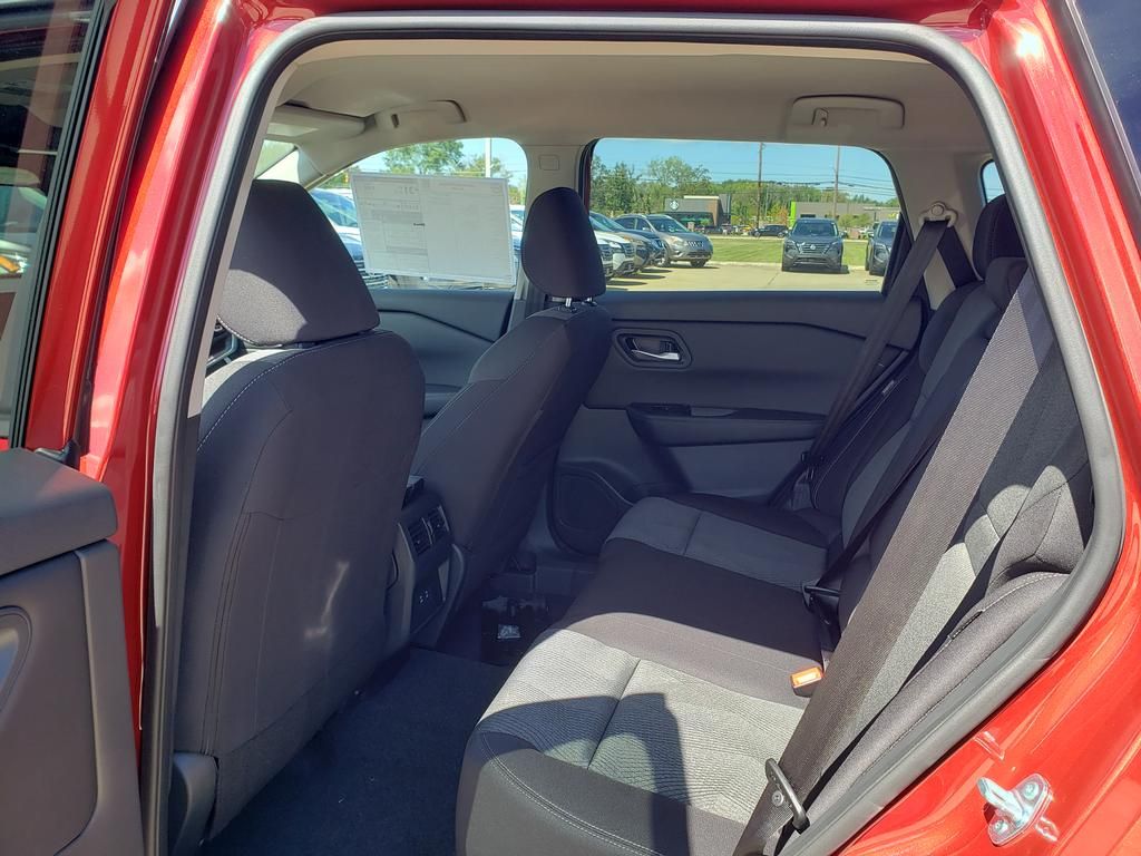2026 Nissan Rogue SV photo 8