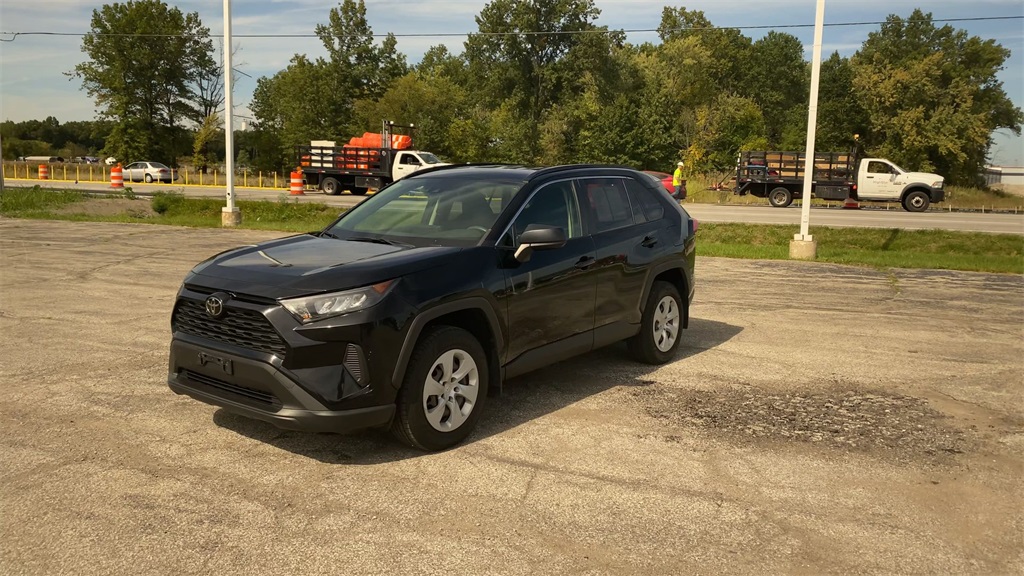 2019 Toyota RAV4 LE photo 2