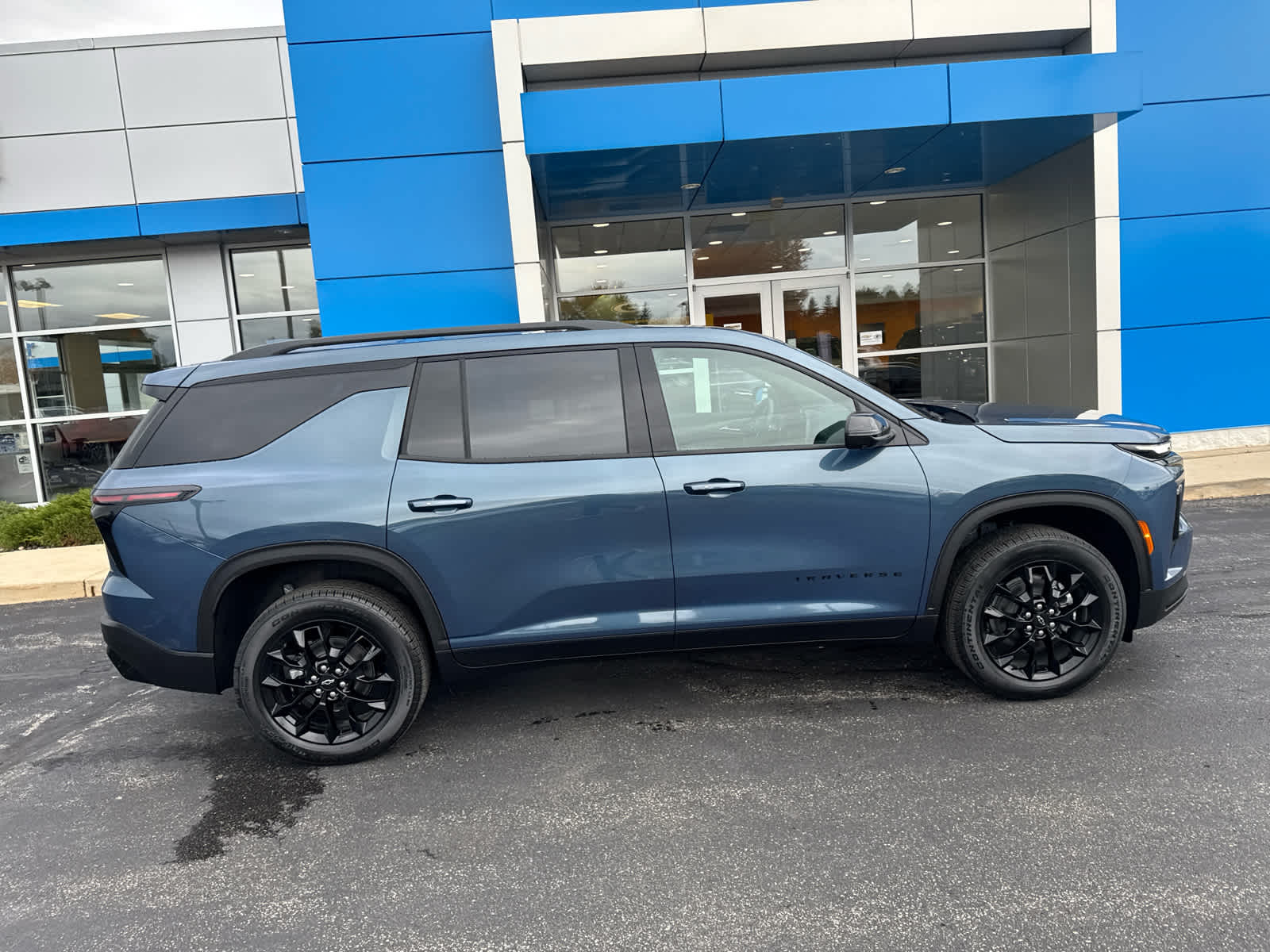 2026 Chevrolet Traverse photo 3