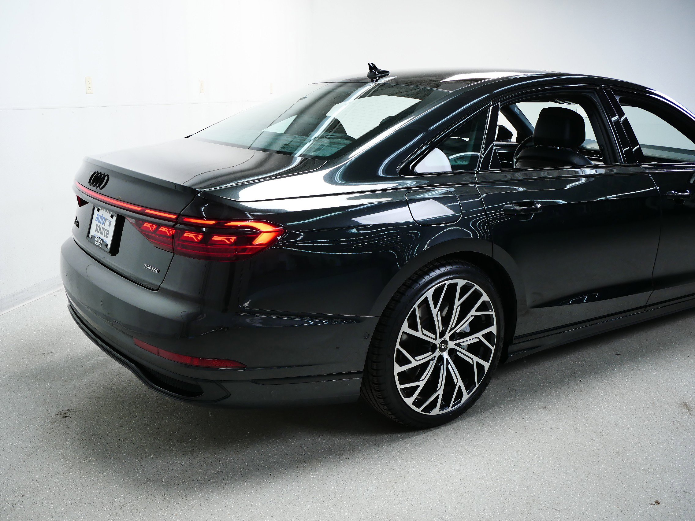 2022 Audi A8 L 55 photo 4