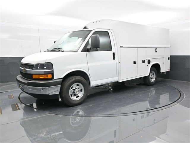 2025 Chevrolet Express Cutaway 3500 photo 3