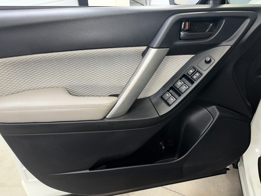 2017 Subaru Forester Premium photo 5