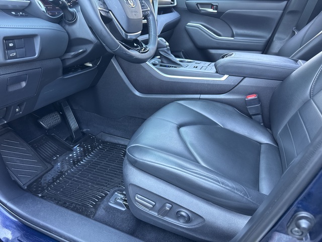 2021 Toyota Highlander XLE photo 20
