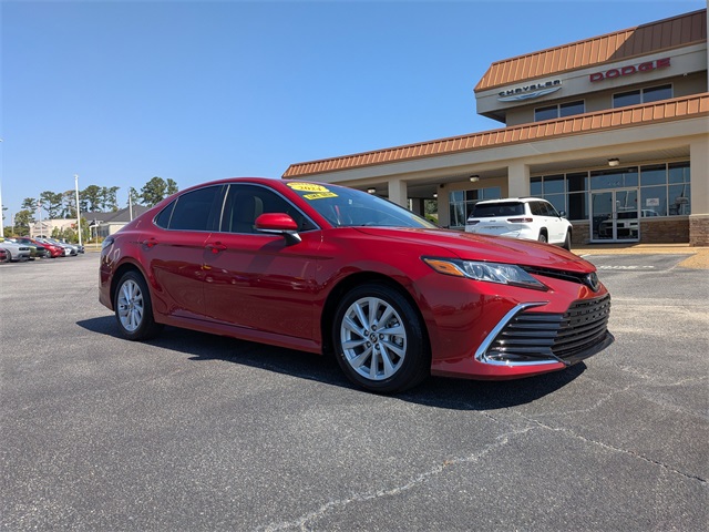 2024 Toyota Camry LE's photo