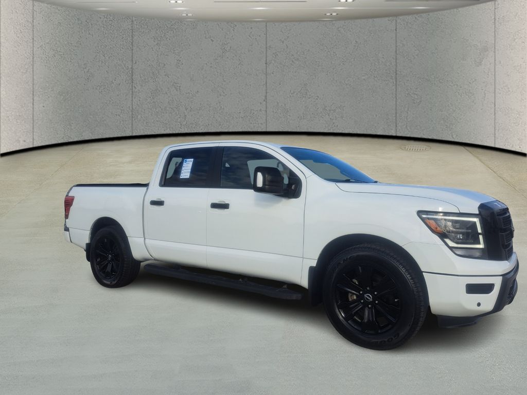 2024 Nissan Titan SV photo 2