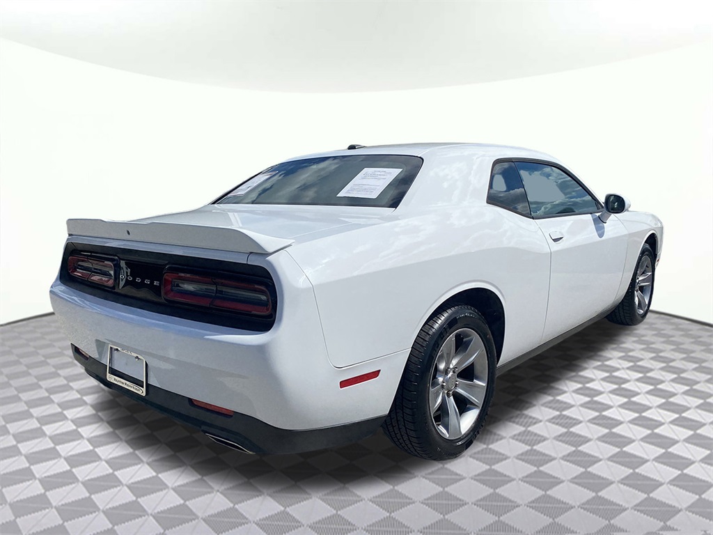 2019 Dodge Challenger SXT photo 3