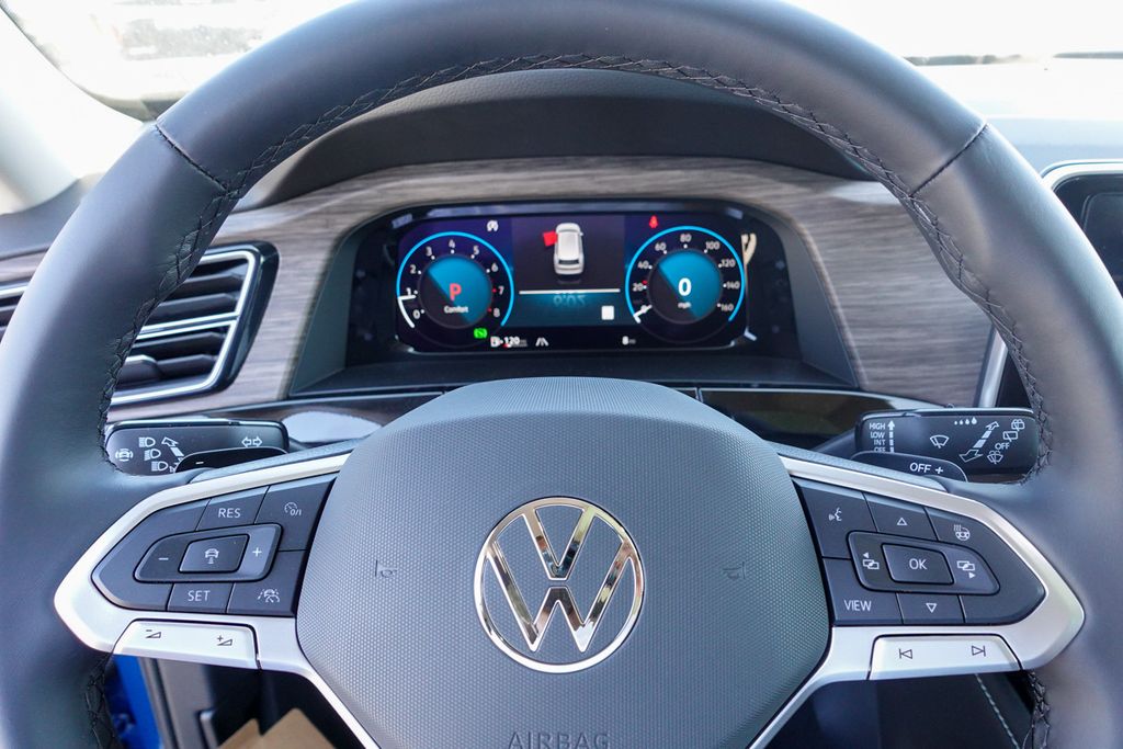 2025 Volkswagen Atlas SEL Premium R-Line photo 15