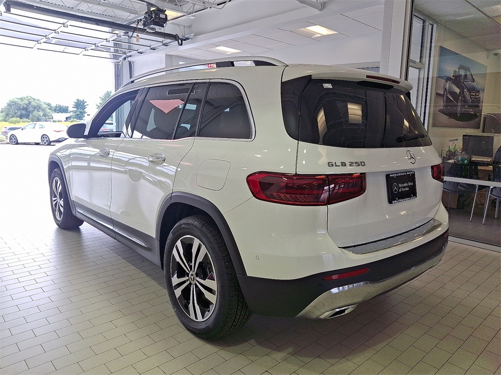 2026 Mercedes Benz GLB 250 4MATIC photo 2