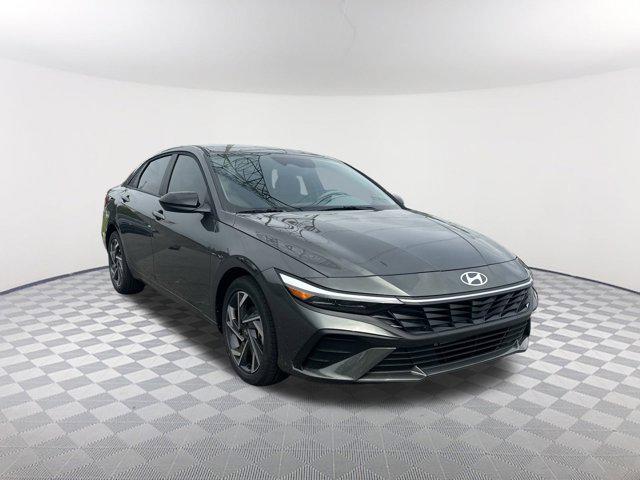 2025 Hyundai Elantra SEL Sport photo 3