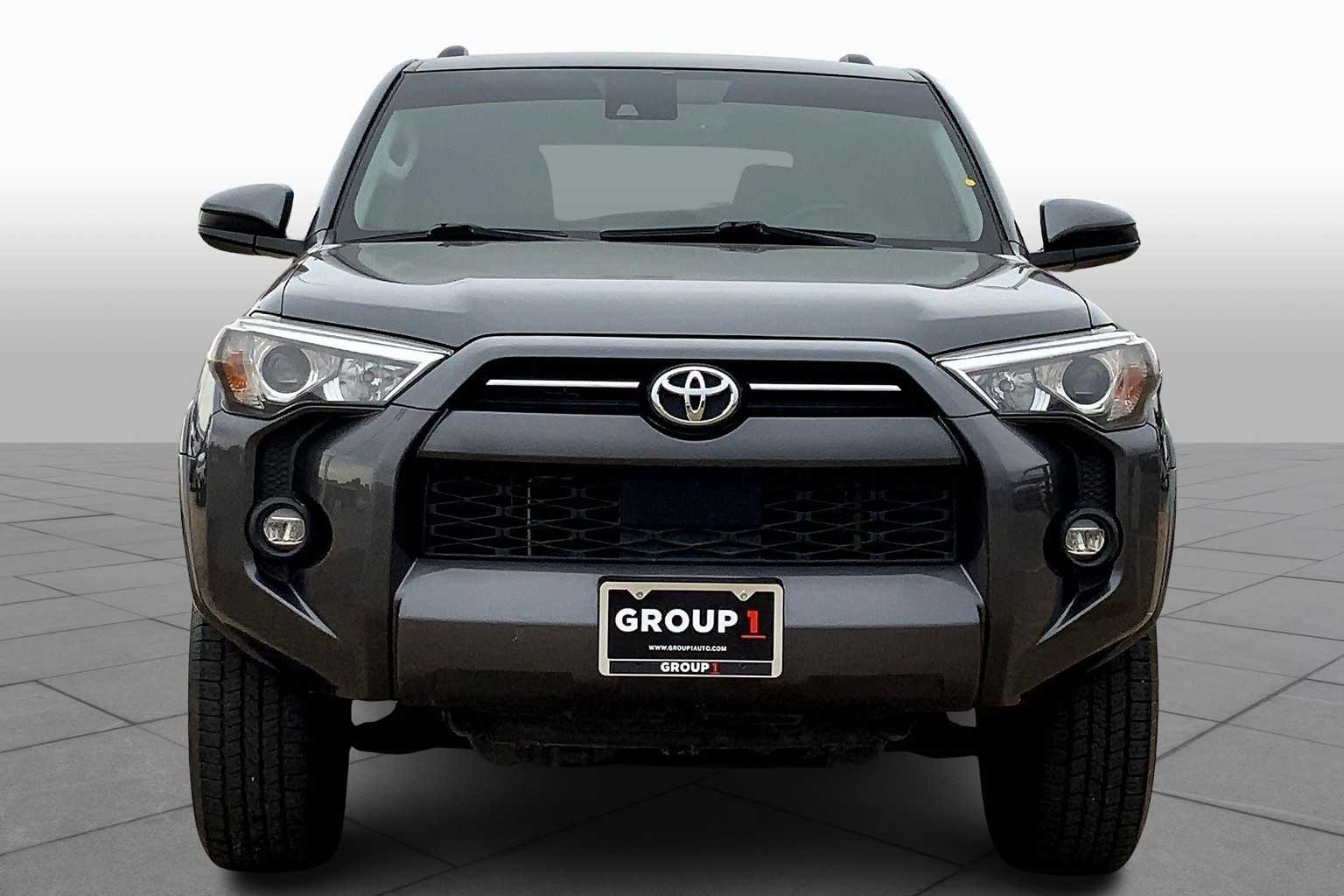 2022 Toyota 4Runner SR5 photo 3
