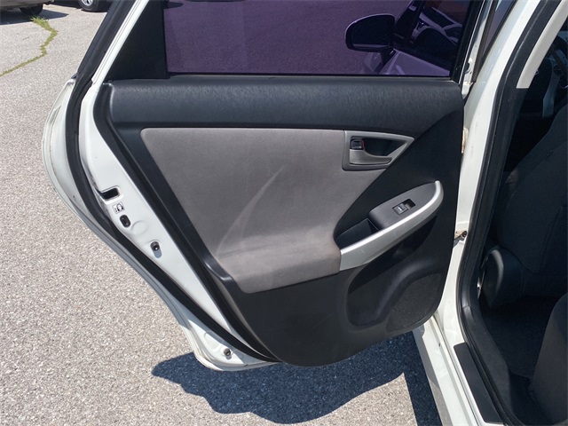 2013 Toyota Prius Plug-in Base photo 14