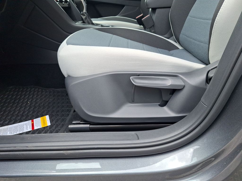 2025 Volkswagen Taos S photo 13