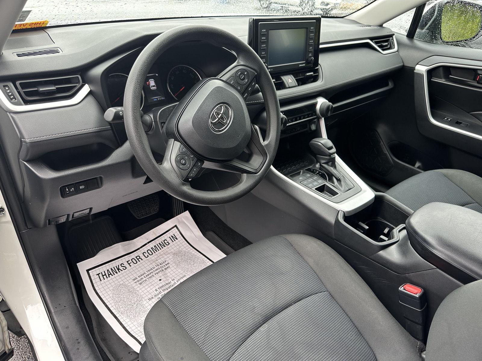 2022 Toyota RAV4 LE photo 8