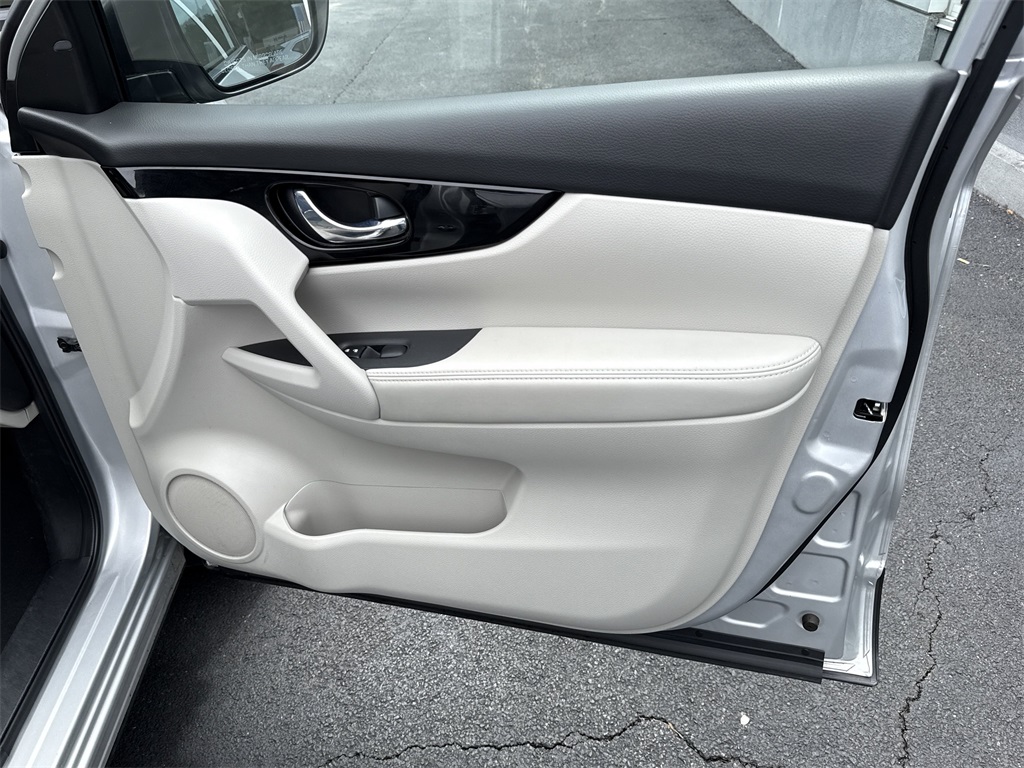 2019 Nissan Rogue Sport SV photo 34