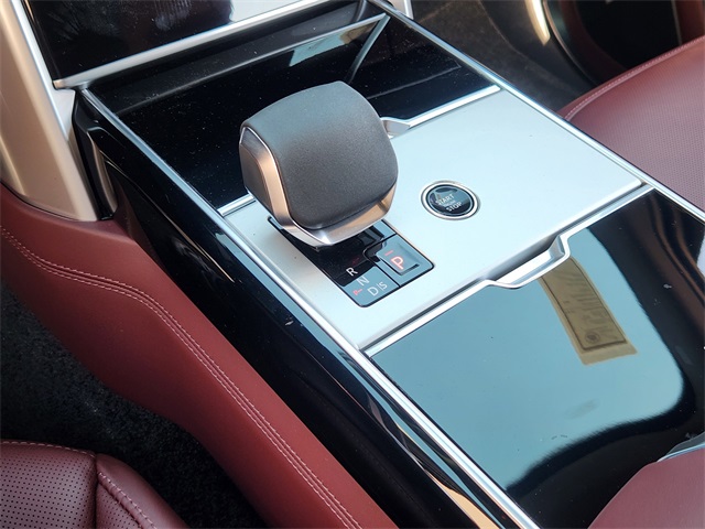2025 Land Rover Range Rover SE photo 10