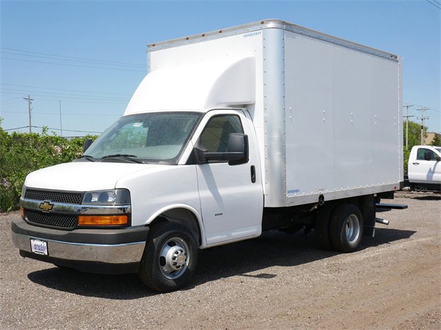 2024 Chevrolet Express Cutaway 3500 photo 2