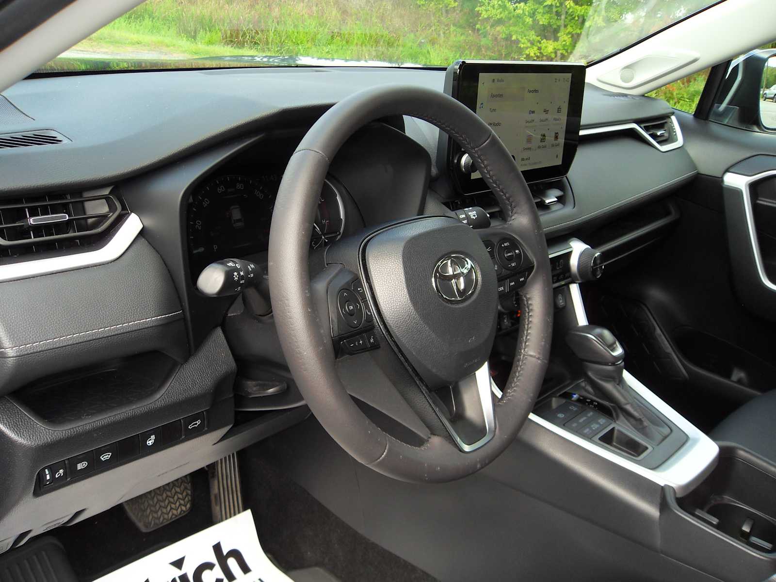 2024 Toyota RAV4 XLE Premium photo 28