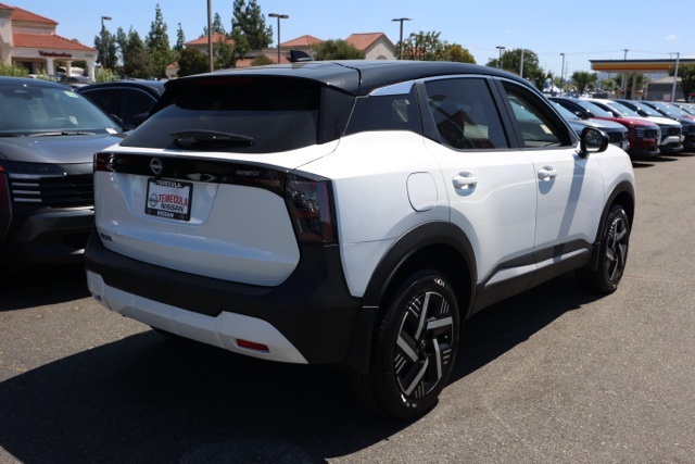 2025 Nissan Kicks SV photo 3