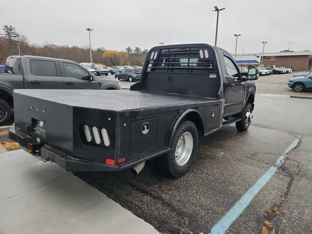 2023 Ford F-350 XLT photo 3