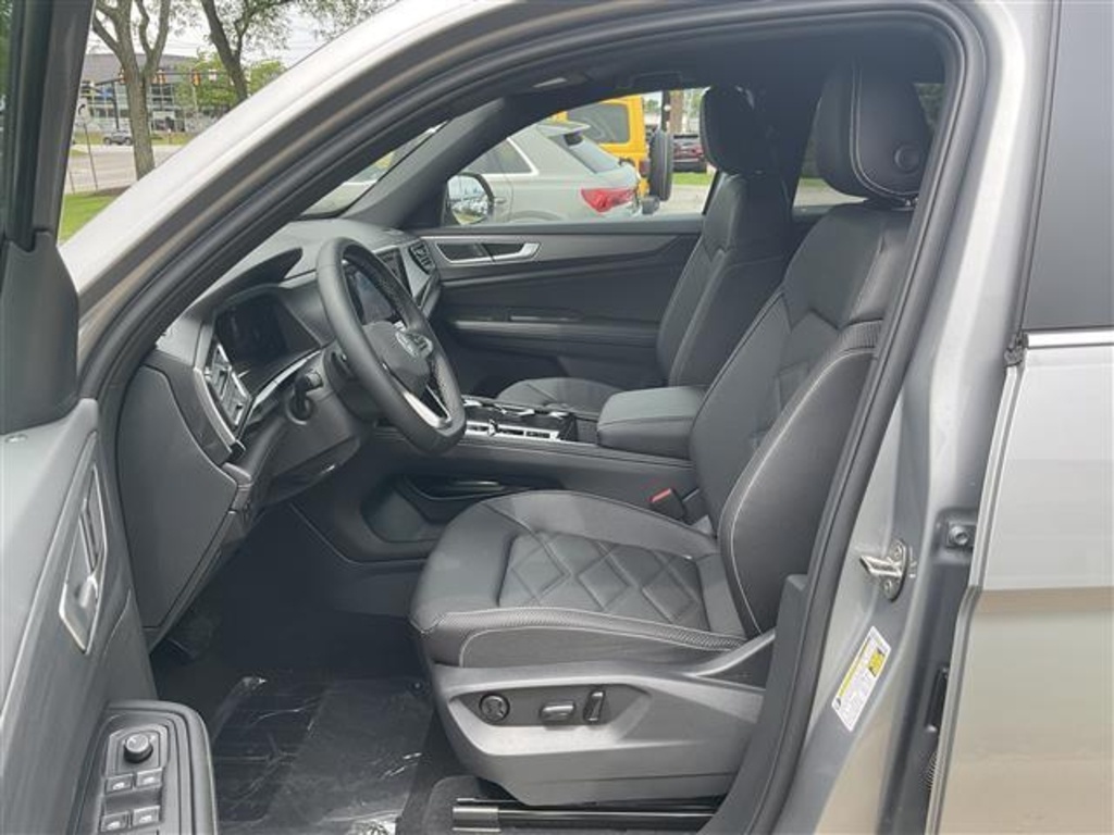 2025 Volkswagen Atlas Cross Sport SE Technology photo 4