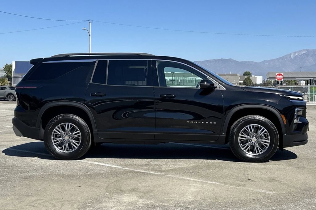 2026 Chevrolet Traverse photo 3