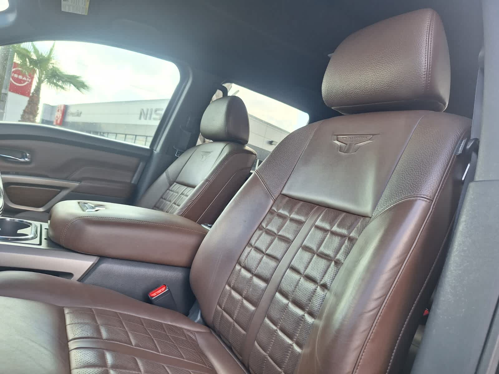 2021 Nissan Titan Platinum Reserve photo 11