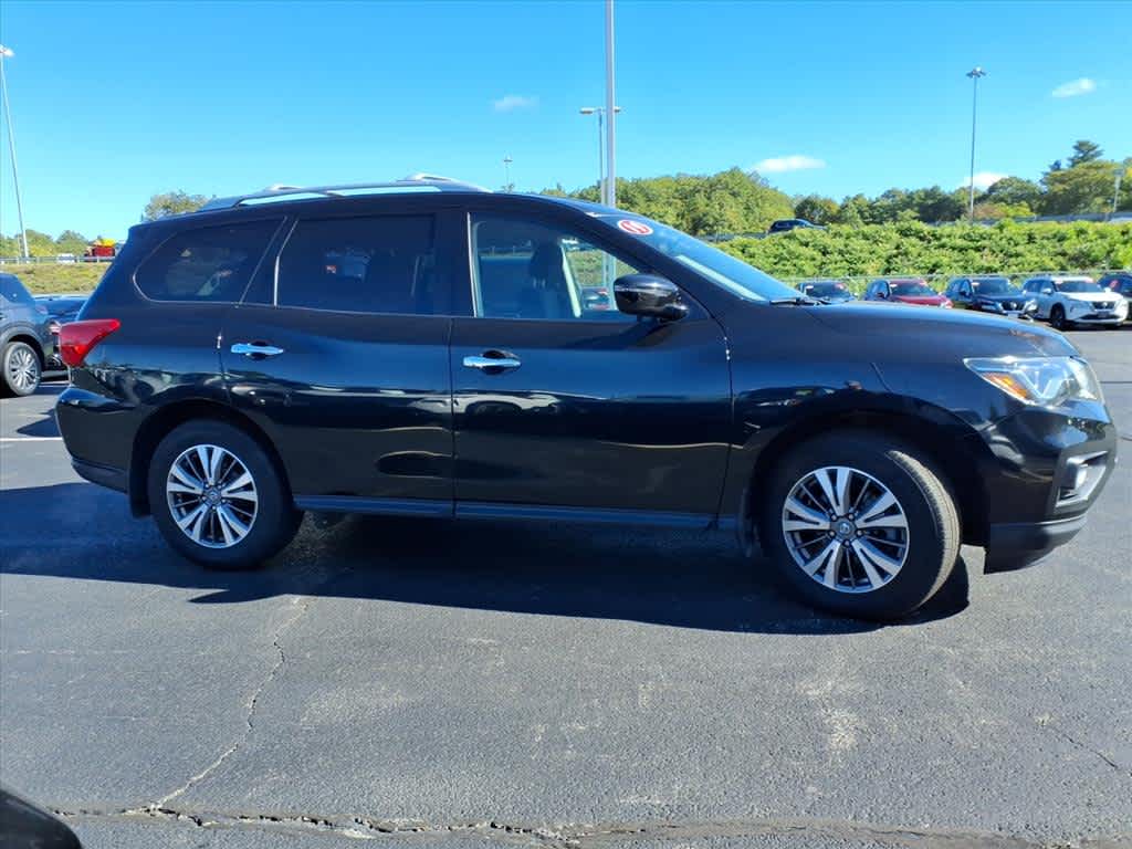 2020 Nissan Pathfinder S photo 4