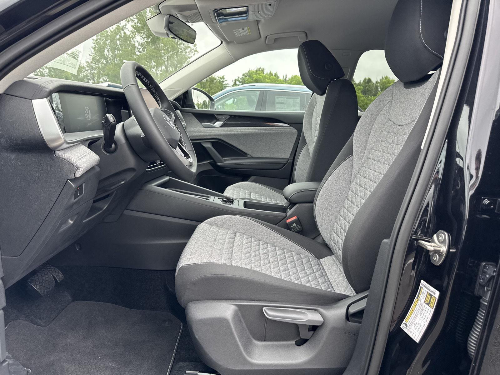 2025 Volkswagen Tiguan S photo 16