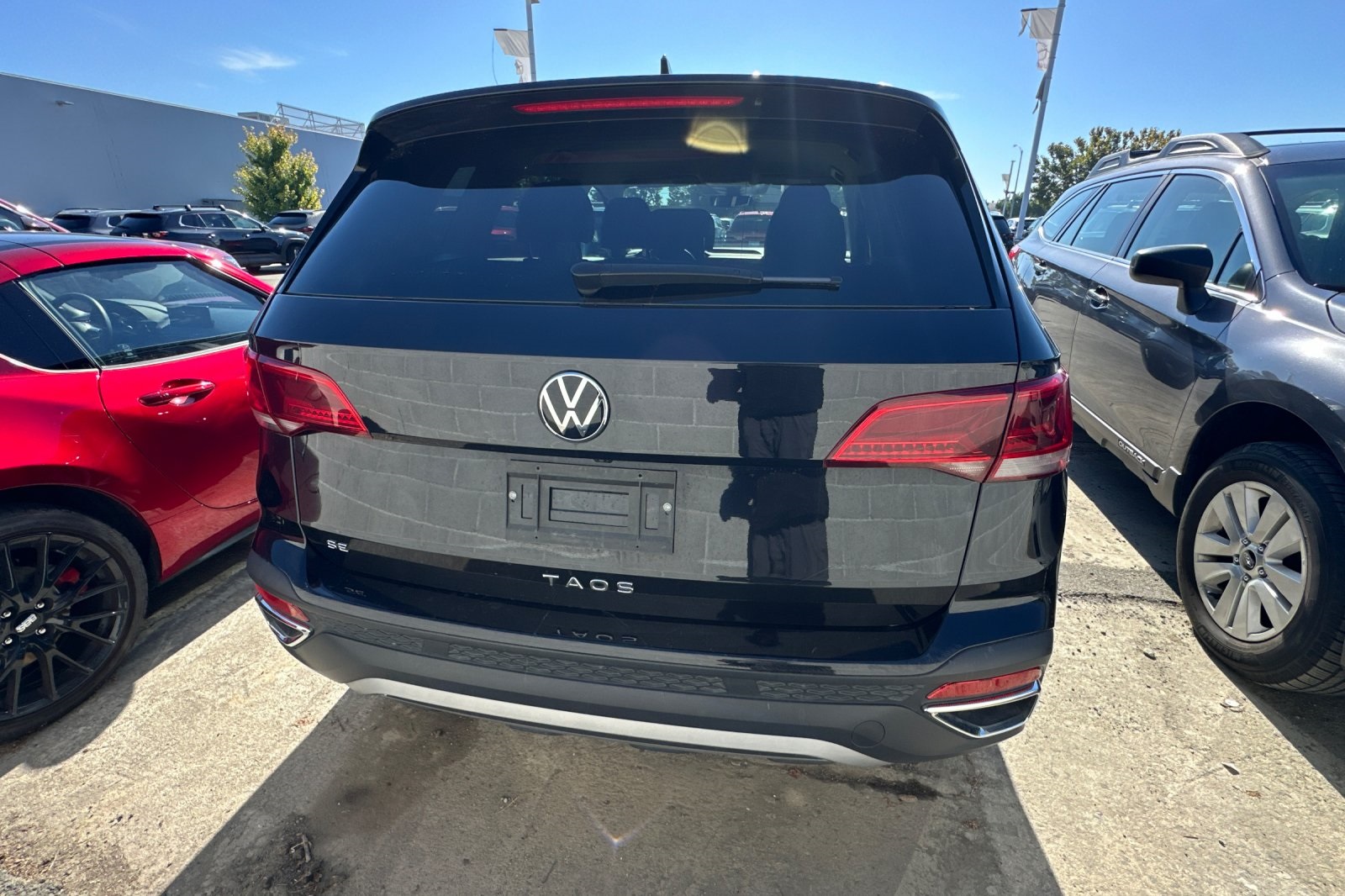 2024 Volkswagen Taos SE photo 2