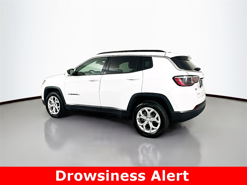 2024 Jeep Compass Latitude photo 8
