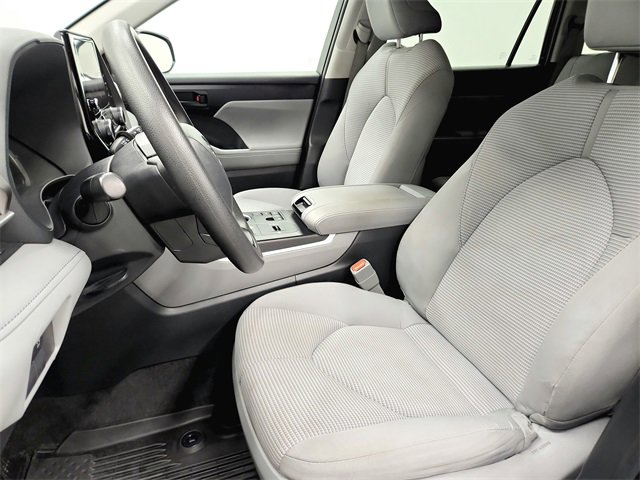 2023 Toyota Highlander L photo 15