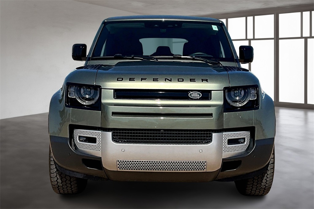 2024 Land Rover Defender 110 S photo 3