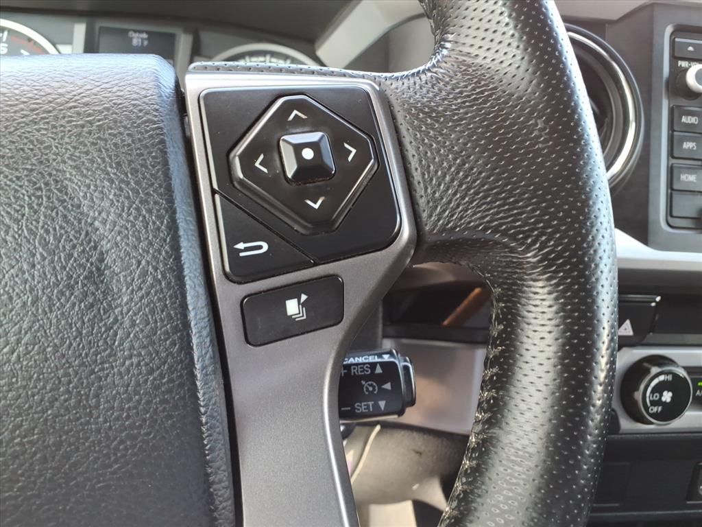 2016 Toyota Tacoma SR5 photo 20