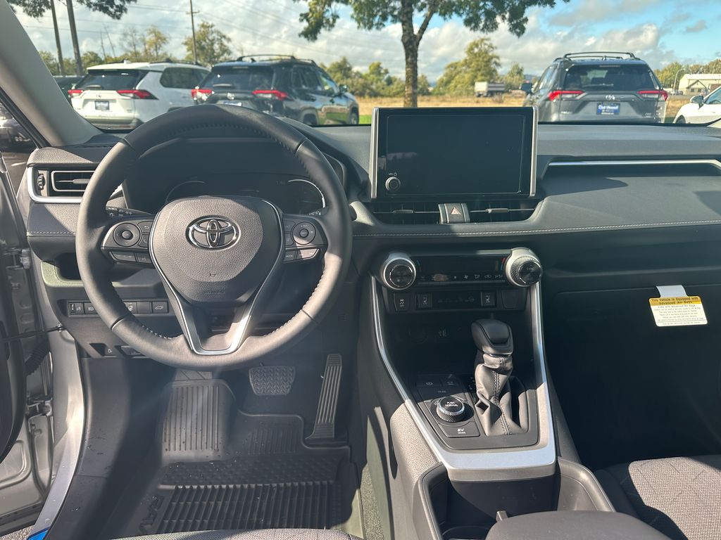 2025 Toyota RAV4 Hybrid XLE photo 14