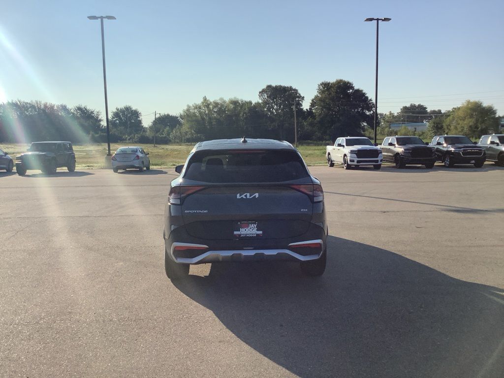 2023 Kia Sportage LX photo 4