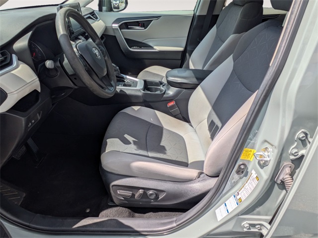 2021 Toyota RAV4 XLE photo 10