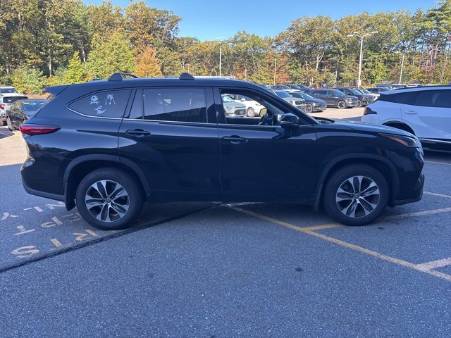 2021 Toyota Highlander XLE photo 4