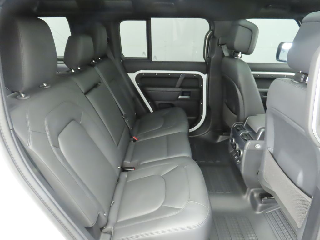 2025 Land Rover Defender 110 X-Dynamic SE photo 22
