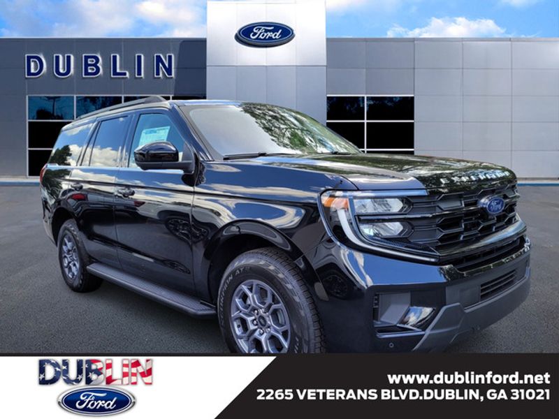 2025 Ford Expedition Active's photo