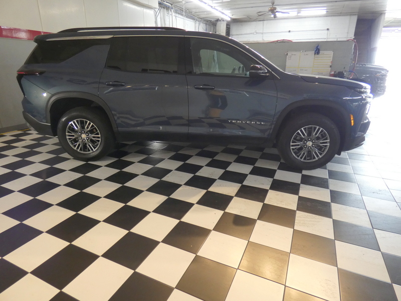 2025 Chevrolet Traverse 1LT photo 2