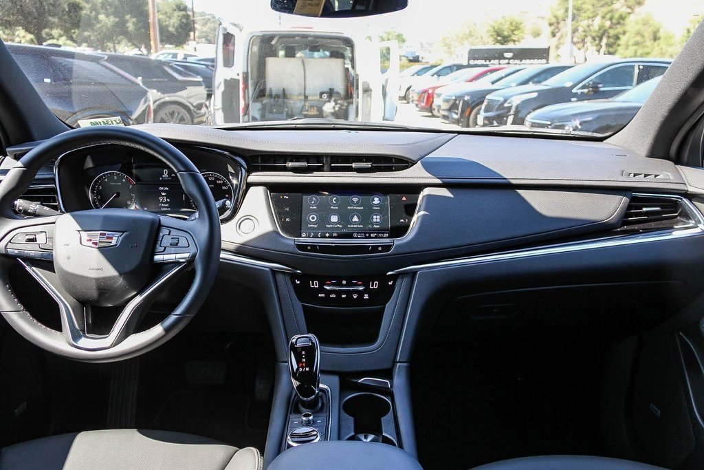 2025 Cadillac XT6 Luxury photo 7