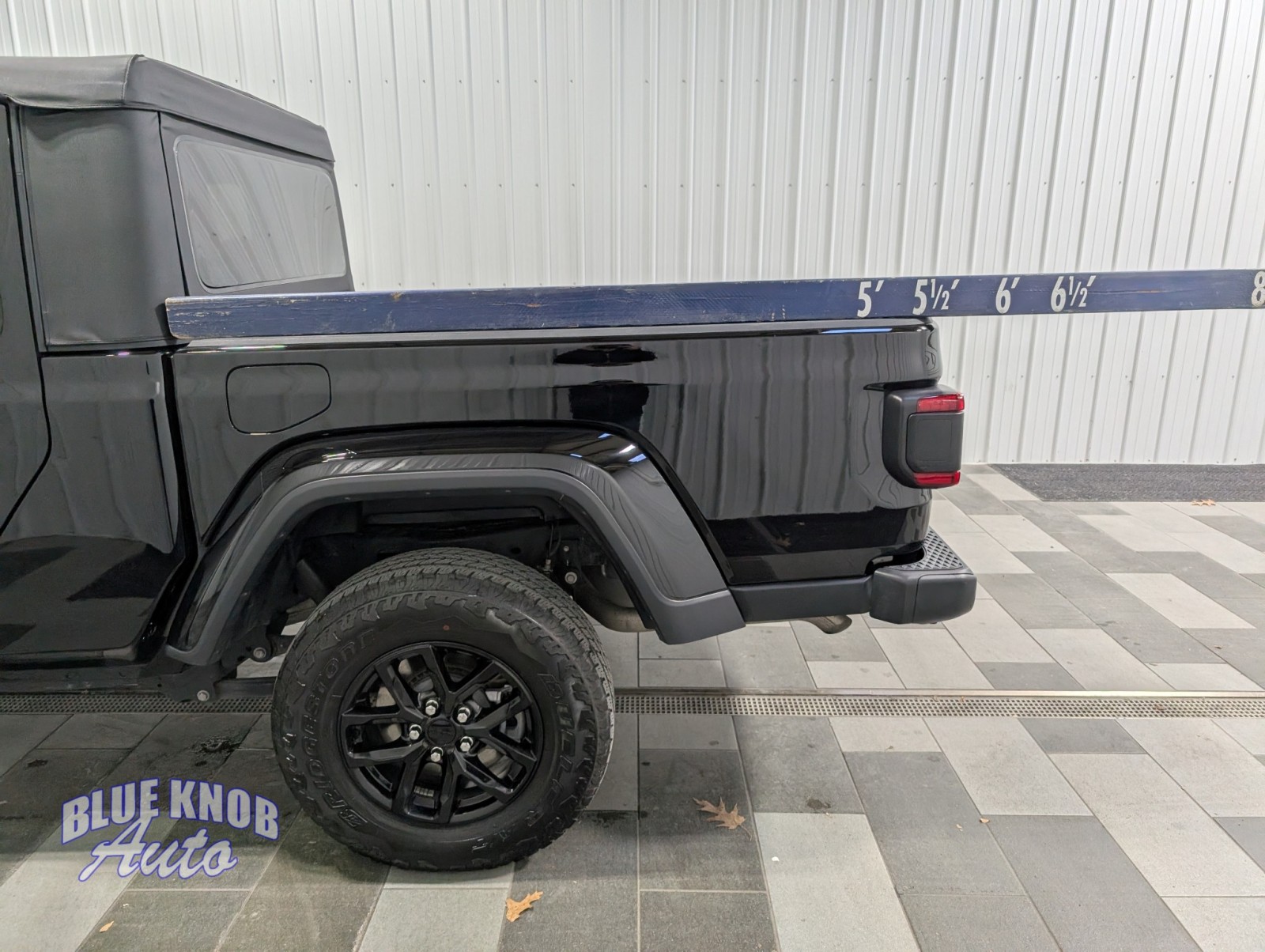 2023 Jeep Gladiator Sport S photo 2