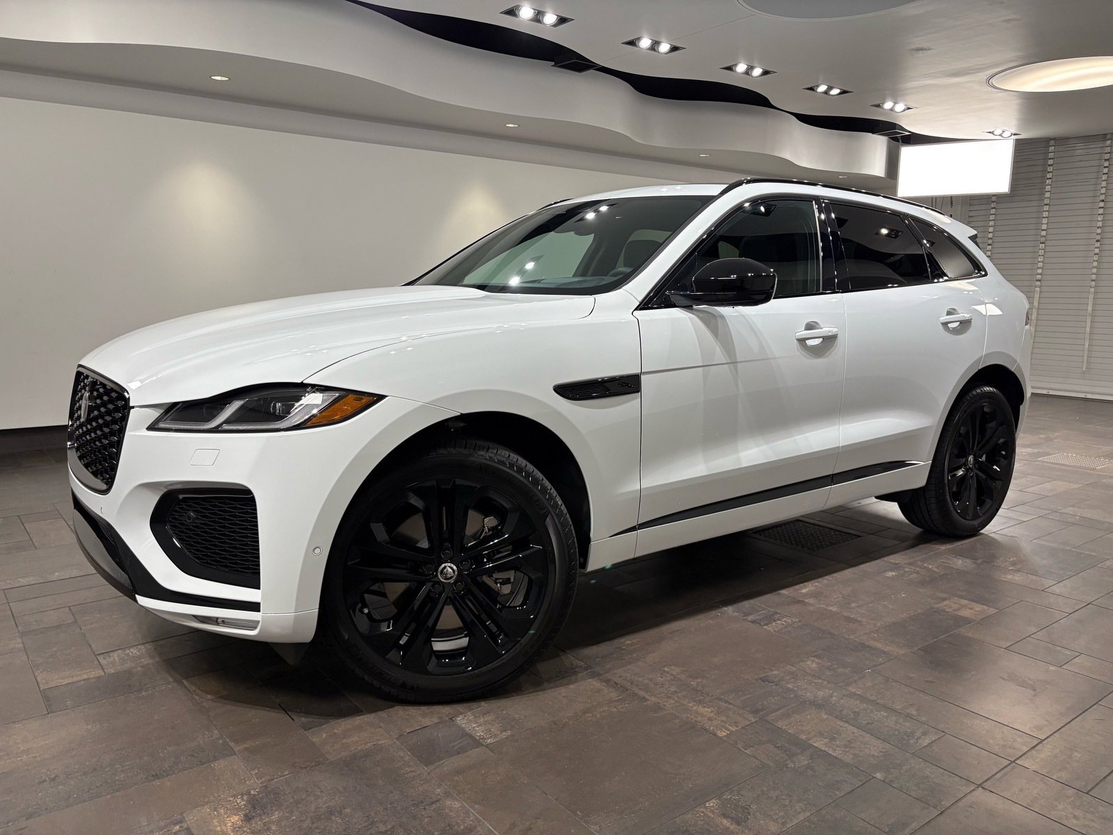 2026 Jaguar F-Pace R-Dynamic S's photo