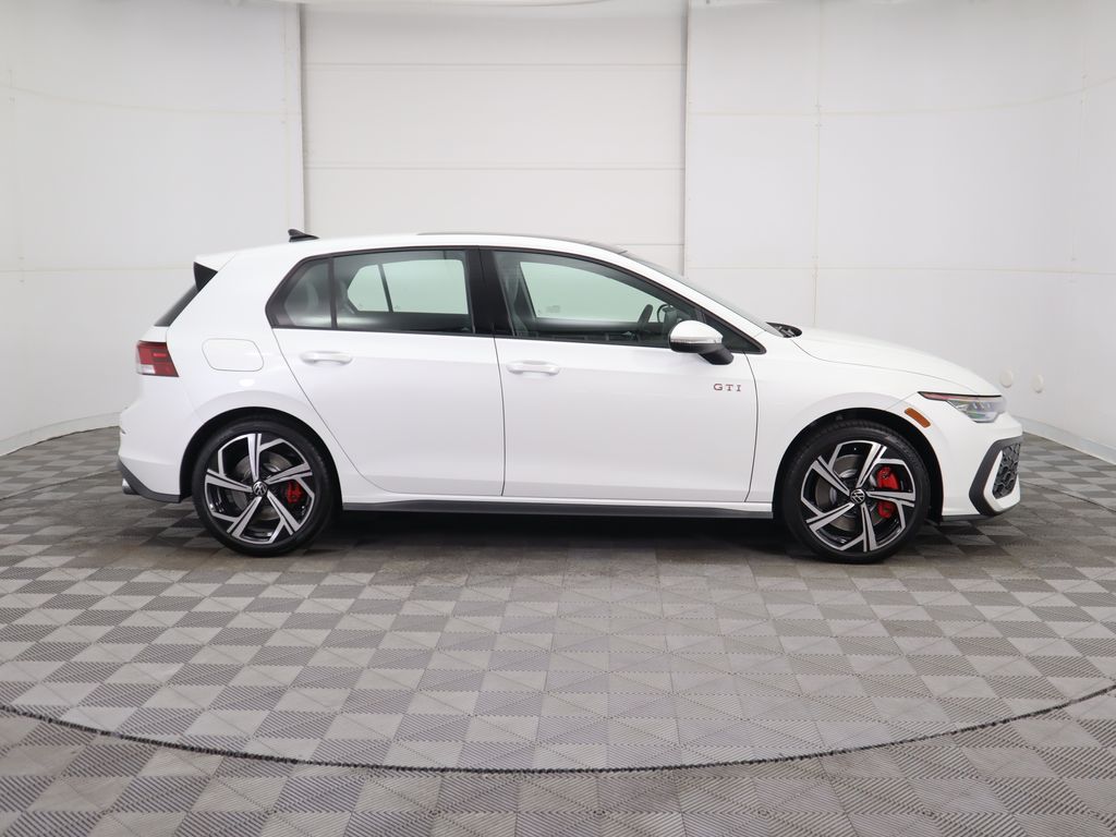 2025 Volkswagen Golf GTI SE photo 4