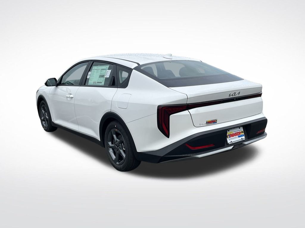 2025 Kia K4 LXS photo 3