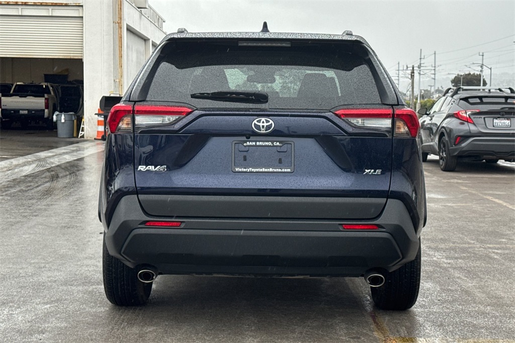 2023 Toyota RAV4 XLE photo 4